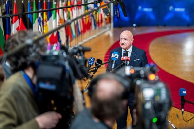 Am 22. J&auml;nner 2026 reiste Bundeskanzler Christian Stocker (m.) nach Br&uuml;ssel und nahm am EU-Sondergipfel teil. Im Bild beim Doorstep.