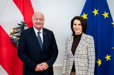 Am 26. J&auml;nner 2026 empfing Bundeskanzler Christian Stocker (l.) die Landeshauptfrau von Salzburg, Karoline Edtstadler (r.) zu einem Arbeitsbesuch im Bundeskanzleramt.