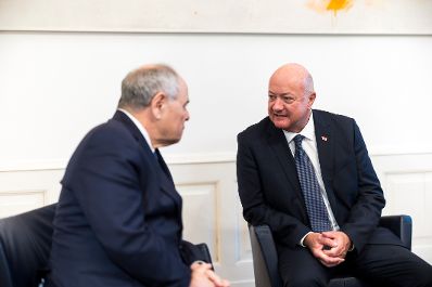 Am 26. J&auml;nner 2026 empfing Bundeskanzler Christian Stocker (r.) den Vorstandsvorsitzenden von Yad Vashem, Dani Dayan (l.) zu einem Arbeitsgespr&auml;ch im Bundeskanzleramt.