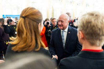 Am 28. J&auml;nner 2026 nahm Bundeskanzler Christian Stocker (m.r.) an der Vereidigung der Olympiadelegation teil.