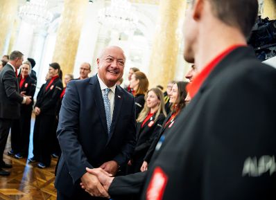 Am 28. J&auml;nner 2026 nahm Bundeskanzler Christian Stocker (m.l.) an der Vereidigung der Olympiadelegation teil.
