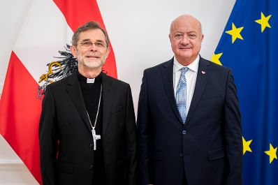 Am 28. J&auml;nner 2026 empfing Bundeskanzler Christian Stocker (r.) den Wiener Erzbischof Josef Gr&uuml;nwidl (l.) zu einem Arbeitsgespr&auml;ch im Bundeskanzleramt.