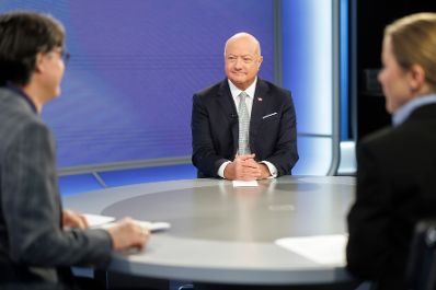 Am 01. Februar 2026 stellte sich Bundeskanzler Christian Stocker (m.) den Fragen der ORF-Pressestunde.