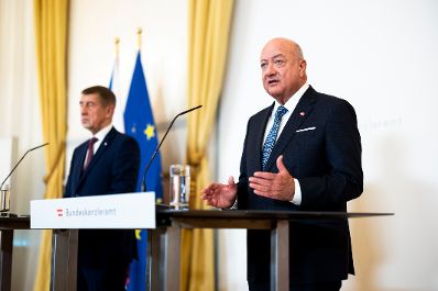 Am 10. Februar 2026 empfing Bundeskanzler Christian Stocker (r.) den Ministerpr&auml;sident der Tschechischen Republik Andrej Babis (l.) zu einem Arbeitsgespr&auml;ch im Bundeskanzleramt. Im Bild bei der gemeinsamen Pressekonferenz.