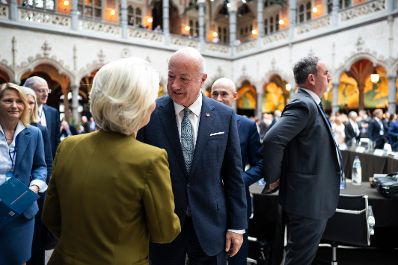 Am 11. Februar 2026 nahm Bundeskanzler Christian Stocker (m.r.) am &bdquo;European Industry Summit 2026&ldquo; in Antwerpen teil. Im Bild mit der Pr&auml;sidentin der Europ&auml;ischen Kommission Ursula von der Leyen (m.l.).