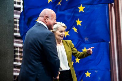 Am 11. Februar 2026 nahm Bundeskanzler Christian Stocker (l.) am &bdquo;European Industry Summit 2026&ldquo; in Antwerpen teil. Im Bild mit der Pr&auml;sidentin der Europ&auml;ischen Kommission Ursula von der Leyen (r.).