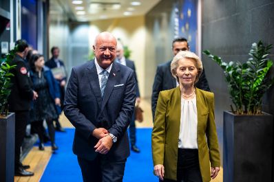 Am 11. Februar 2026 nahm Bundeskanzler Christian Stocker (m.l.) am &bdquo;European Industry Summit 2026&ldquo; in Antwerpen teil. Im Bild mit der Pr&auml;sidentin der Europ&auml;ischen Kommission Ursula von der Leyen (r.).