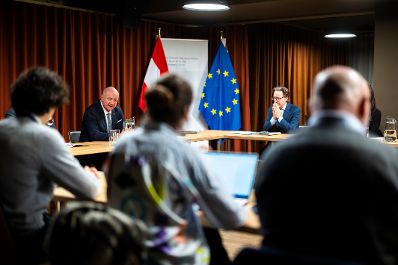 Am 11. Februar 2026 nahm Bundeskanzler Christian Stocker (2.v.l.) am &bdquo;European Industry Summit 2026&ldquo; in Antwerpen teil. Im Bild beim Pressebriefing.