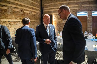 Am 12. Februar 2026 nahm Bundeskanzler Christian Stocker (m.) am Informellen Gipfel der EU-Staats- und Regierungschefs teil. Im Bild mit dem franz&ouml;sischen Pr&auml;sidenten Emmanuel Macron (l.) und dem deutschen Bundeskanzler Friedrich Merz (r.).