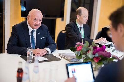 Am 13. Februar 2026 nahm Bundeskanzler Christian Stocker (l.) an der M&uuml;nchner Sicherheitskonferenz teil. Im Bild bei einem Arbeitsgespr&auml;ch mit dem Ministerpr&auml;sidenten von Nordrhein-Westfalen Hendrik W&uuml;st (r.).