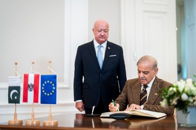 Am 16. Februar 2026 empfing Bundeskanzler Christian Stocker (l.) den Premierminister der Islamischen Republik Pakistan Muhammad Shehbaz Sharif (r.) zu einem Arbeitsgespr&auml;ch.