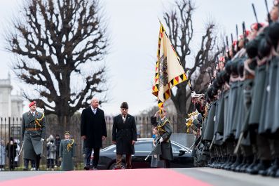 Am 16. Februar 2026 empfing Bundeskanzler Christian Stocker (3.v.l.) den Premierminister der Islamischen Republik Pakistan Muhammad Shehbaz Sharif (4.v.l.) zu einem Arbeitsgespr&auml;ch.