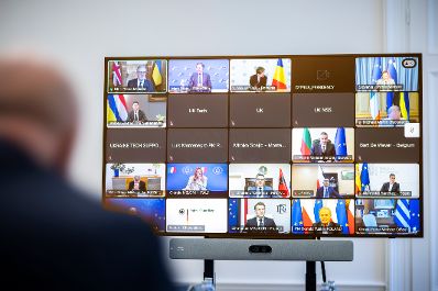 Am 24. Februar 2026 nahm Bundeskanzler Christian Stocker (l.) an der Videokonferenz der Coalition of The Willing teil.