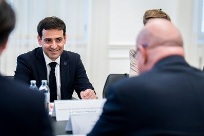 Am 23. M&auml;rz 2026 empfing Bundeskanzler Christian Stocker (r.) den Kommissar f&uuml;r Binnenmarkt und Dienstleistungen der Europ&auml;ischen Union St&eacute;phane S&eacute;journ&eacute; (l.), zu einem Arbeitsgespr&auml;ch im Bundeskanzleramt.