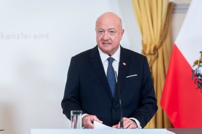 Am 8. April 2026 gab Bundeskanzler Christian Stocker (im Bild) gemeinsam mit Regierungsberater f&uuml;r nationale Sicherheit und Krisenvorsorge Peter Vorhofer ein Pressestatement zur Einrichtung eines Koordinationsgremiums.