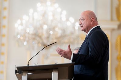 Am 8. April 2026 gab Bundeskanzler Christian Stocker (im Bild) gemeinsam mit Regierungsberater f&uuml;r nationale Sicherheit und Krisenvorsorge Peter Vorhofer ein Pressestatement zur Einrichtung eines Koordinationsgremiums.