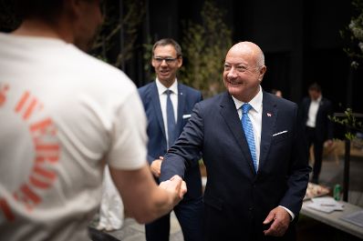 Am 9. April 2026 besuchte Bundeskanzler Christian Stocker (r.) im Rahmen seines Bundesl&auml;ndertages die SCHAU! - Die Vorarlberger Fr&uuml;hjahrsmesse in Dornbirn.