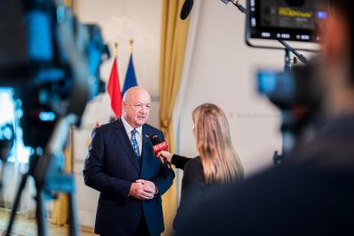 Am 13. April 2026 gab Bundeskanzler Christian Stocker (m.) anl&auml;sslich der Parlamentswahlen in Ungarn ein Pressestatement.