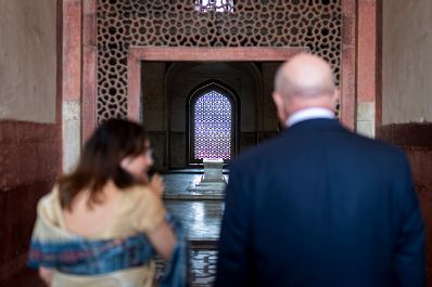 Am 15. April 2026 reiste Bundeskanzler Christian Stocker (r.) zu einem mehrt&auml;gigem Arbeitsbesuch nach Indien. Im Bild beim Besuch des Humayun-Mausoleum.
