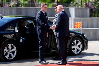 Am 22. April 2026 empfing Bundeskanzler Christian Stocker (r.) den Premierminister von Nordmadzedonien Hristijan Mickoski (l.) zu einem Arbeitsbesuch im Bundeskanzleramt.