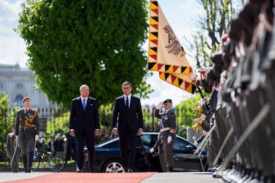 Am 22. April 2026 empfing Bundeskanzler Christian Stocker (2.v.l.) den Premierminister von Nordmadzedonien Hristijan Mickoski (3.v.l.) zu einem Arbeitsbesuch im Bundeskanzleramt.
