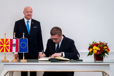 Am 22. April 2026 empfing Bundeskanzler Christian Stocker (l.) den Premierminister von Nordmadzedonien Hristijan Mickoski (r.) zu einem Arbeitsbesuch im Bundeskanzleramt.