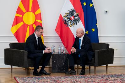 Am 22. April 2026 empfing Bundeskanzler Christian Stocker (r.) den Premierminister von Nordmadzedonien Hristijan Mickoski (l.) zu einem Arbeitsbesuch im Bundeskanzleramt.