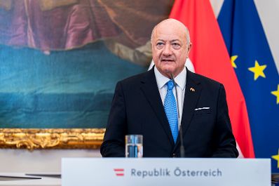 Am 22. April 2026 empfing Bundeskanzler Christian Stocker (im Bild) den Premierminister von Nordmadzedonien Hristijan Mickoski zu einem Arbeitsbesuch im Bundeskanzleramt. Im Bild bei einer gemeinsamen Pressekonferenz.