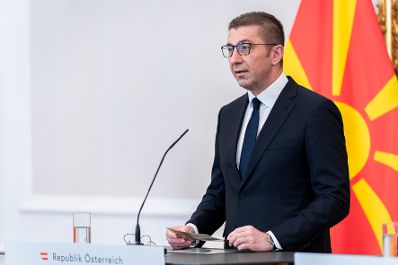 Am 22. April 2026 empfing Bundeskanzler Christian Stocker den Premierminister von Nordmadzedonien Hristijan Mickoski (im Bild) zu einem Arbeitsbesuch im Bundeskanzleramt. Im Bild bei einer gemeinsamen Pressekonferenz.