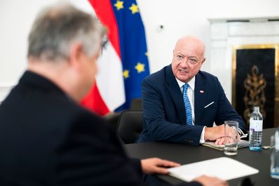 Am 27. April 2026 empfing Bundeskanzler Christian Stocker (r.) den Vorsitzender des &ouml;sterreichischen Forschungs- und Innovationsrates, Thomas Henzinger (l.) zu einem Arbeitsgespr&auml;ch im Bundeskanzleramt.