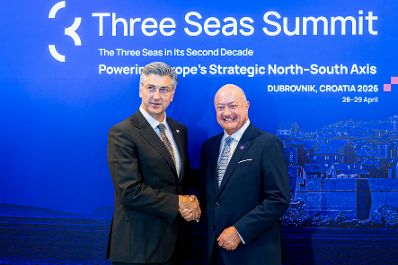 Am 28. April 2026 reiste Bundeskanzler Christian Stocker (r.) zu einem Arbeitsbesuch nach Dubrovnik. Im Bild mit dem Premierminister von Kroatien Andrej Plenković (l.), beim &bdquo;Three Seas Summit&ldquo;.
