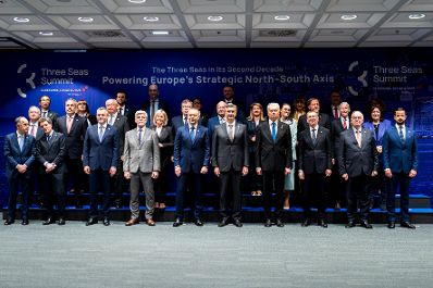 Am 28. April 2026 reiste Bundeskanzler Christian Stocker zu einem Arbeitsbesuch nach Dubrovnik. Im Bild bei einem gemeinsamen Gruppenfoto beim &bdquo;Three Seas Summit&ldquo;.