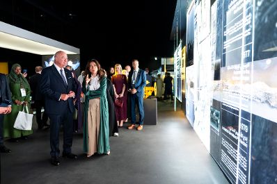 Am 7. Mai 2026 reiste Bundeskanzler Christian Stocker (3.v.l.) zu einem mehrt&auml;gigem Arbeitsbesuch in die Vereinigte Arabische Emirate. Im Bild beim Besuch der &bdquo;Make it in the Emirates&ldquo; Messe.