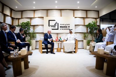Am 7. Mai 2026 reiste Bundeskanzler Christian Stocker (m.l.) zu einem mehrt&auml;gigem Arbeitsbesuch in die Vereinigte Arabische Emirate. Im Bild bei einem Arbeitsgespr&auml;ch mit dem Minister f&uuml;r Industrie und Fortschrittstechnologie der Vereinigten Arabischen Emirate Sultan Ahmed Al Jaber Al Nahyan (m.r.).