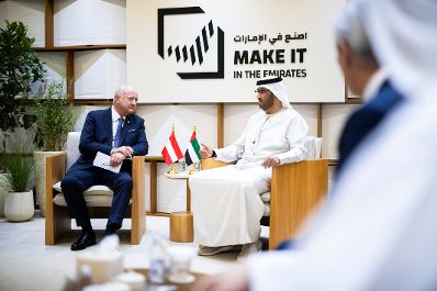 Am 7. Mai 2026 reiste Bundeskanzler Christian Stocker (l.) zu einem mehrt&auml;gigem Arbeitsbesuch in die Vereinigte Arabische Emirate. Im Bild bei einem Arbeitsgespr&auml;ch mit dem Minister f&uuml;r Industrie und Fortschrittstechnologie der Vereinigten Arabischen Emirate Sultan Ahmed Al Jaber Al Nahyan (2.v.l.).