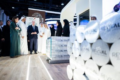Am 7. Mai 2026 reiste Bundeskanzler Christian Stocker (5.v.l.) zu einem mehrt&auml;gigem Arbeitsbesuch in die Vereinigte Arabische Emirate. Im Bild beim Besuch der &bdquo;Make it in the Emirates&ldquo; Messe.