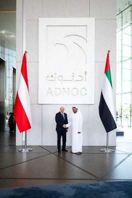 Am 7. Mai 2026 reiste Bundeskanzler Christian Stocker (l.) zu einem mehrt&auml;gigem Arbeitsbesuch in die Vereinigte Arabische Emirate. Im Bild beim Besuch der &bdquo;Make it in the Emirates&ldquo; Messe.