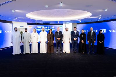 Am 7. Mai 2026 reiste Bundeskanzler Christian Stocker (6.v.r.) zu einem mehrt&auml;gigem Arbeitsbesuch in die Vereinigte Arabische Emirate. Im Bild beim Besuch der &bdquo;Make it in the Emirates&ldquo; Messe.