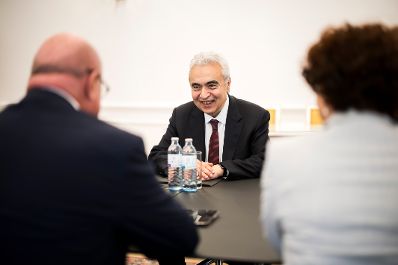 Am 11. Mai 2026 empfing Bundeskanzler Christian Stocker (l.) den Vorsitzenden der Internationalen Energieagentur der OECD, Fatih Birol (m.) zu einem Arbeitsgespr&auml;ch im Bundeskanzleramt.