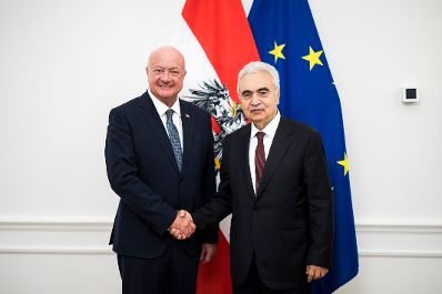Am 11. Mai 2026 empfing Bundeskanzler Christian Stocker (l.) den Vorsitzenden der Internationalen Energieagentur der OECD, Fatih Birol (r.) zu einem Arbeitsgespr&auml;ch im Bundeskanzleramt.