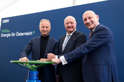 Am 18. Mai 2026 nahm Bundeskanzler Christian Stocker (m.) an der Feier zum offiziellen Start der Gasproduktion in Wittau teil.