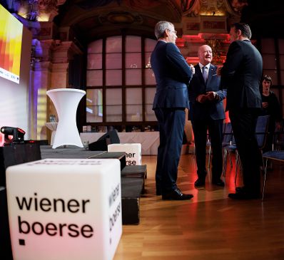 Am 21. Mai 2026 nahm Bundeskanzler Christian Stocker (2.v.l.) am Wiener B&ouml;rse Preis 2026 teil.