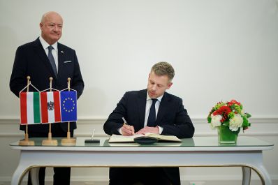 Am 21. Mai 2026 empfing Bundeskanzler Christian Stocker (l.) den Premierminister von Ungarn Peter Magyar (r.) zu einem Arbeitsbesuch im Bundeskanzleramt.
