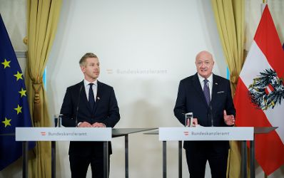 Am 21. Mai 2026 empfing Bundeskanzler Christian Stocker (r.) den Premierminister von Ungarn Peter Magyar (l.) zu einem Arbeitsbesuch im Bundeskanzleramt. Im Bild bei einer gemeinsamen Pressekonferenz.