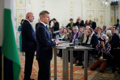 Am 21. Mai 2026 empfing Bundeskanzler Christian Stocker (r.) den Premierminister von Ungarn Peter Magyar (l.) zu einem Arbeitsbesuch im Bundeskanzleramt. Im Bild bei einer gemeinsamen Pressekonferenz.