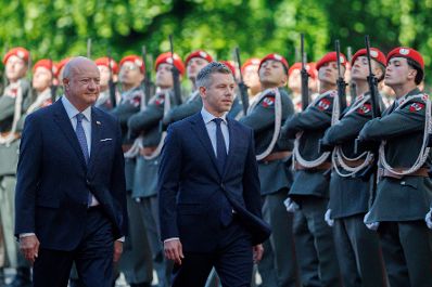 Am 21. Mai 2026 empfing Bundeskanzler Christian Stocker (l.) den Premierminister von Ungarn Peter Magyar (r.) zu einem Arbeitsbesuch im Bundeskanzleramt.