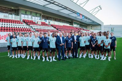 Am 29. Mai 2026 nahm Bundeskanzler Christian Stocker (im Bild) an der Verabschiedung des &ouml;sterreichischen Nationalteams teil.