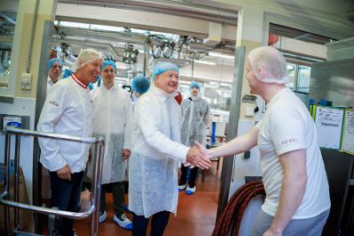 Am 2. Juni 2026 besuchte Bundeskanzler Christian Stocker (im Bild) im Rahmen seines Bundesl&auml;ndertages die Walter Heindl GmbH.