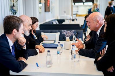 Am 5. Juni 2026 reiste Bundeskanzler Christian Stocker (2.v.r.) anl&auml;sslich des EU-Westbalkan-Gipfels nach Tivat, in Montenegro. Im Bild bei einem Arbeitsgespr&auml;ch mit Edi Rama (2.v.l.), dem Ministerpr&auml;sidenten von Albanien.