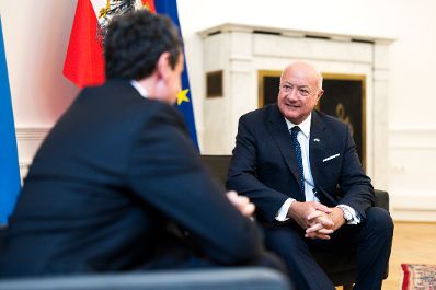 Am 9. Juni 2026 empfing Bundeskanzler Christian Stocker (r.) den kosovarischen Premierminister Albin Kurti (l.) zu einem Gespr&auml;ch